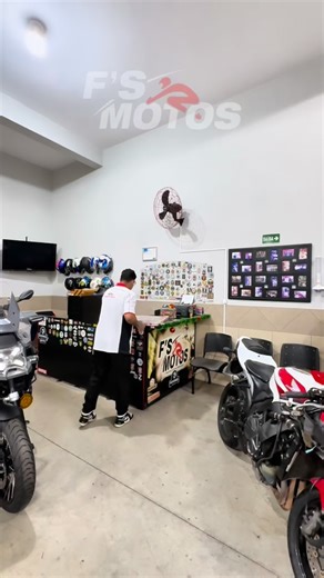 Fabinho FS Motos | Big Trail Expert on Instagram: "🎉 Mais uma conquista pra FS Motos! 🏍💪 Recebemos com muito orgulho a placa da Rede Mecânicos Brasil Racing Premium — uma rede onde os proprietários de motocicletas podem encontrar as melhores oficinas credenciadas do Brasil. Foram escolhidas apenas 20 oficinas em todo o país, e a FS Motos está entre elas! 🔥 Isso representa o que a gente faz todos os dias: trabalhar com qualidade, honestidade e amor pelas duas rodas. ❤️ Agradeço a todos os cli