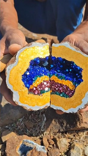 😲 Rare Geode Split Open – Beautiful Rainbow Agate Gemstone Hidden for Millions of Years 💎