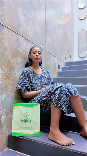 Nasma Hassan Athumani on Instagram: "Wababa Hata Hawataki Magari Na Manyumba Kama Sisi😝Wao Wanataka Tu Uwasaidie Kunyoa Ndevu Na Hii SHAVING POWDER Kutoka MIKU @shine_and_lovely_ Jaribuni Kujiongeza Wamama Wenzangu😅Wababa Hawa Wakina Mama Wakishindwa Kujiongeza Wewe Nunua Mwenyewe Tu Ipo Siku Utakutana Na Mimi Nitakununua MIKU SHAVING POWDER😘Inapatikana Maduka Yotee Ukiikosa Pia..Nipigie 0784 985 209"