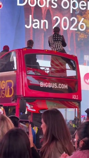 Who are these guys?? TSQ I think?! #tsq #timesquare #nyc #concertlift