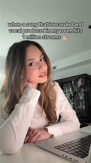 Just doing what Ariana taught me 💅🏼 #vocalproduction #independentartist