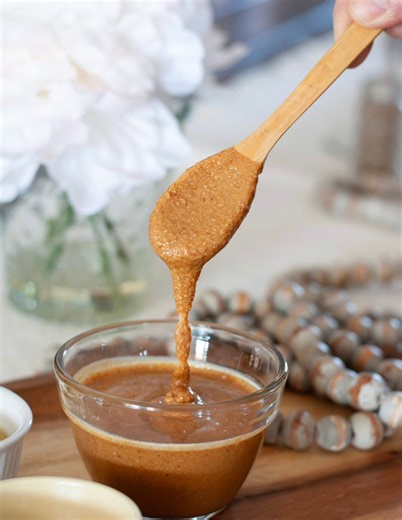 Sesame seeds are one of the most underrated ingredients in your pantry. Today I’m showing you how to make homemade tahini using toasted sesame seeds for BIG flavor — and it couldn’t be easier. All you need:�✔ Sesame seeds�✔ A little oil�✔ 5 minutes That’s it. Once you see how simple this is, you’ll never buy a jar from the store again (and definitely won’t pay $8 for it). To get the full printable & downloadable recipe,�comment SEED below and I’ll send it straight to you 🌱 Save this so you alwa