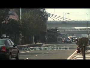 Delhi metro railway track over Moolchand flyover