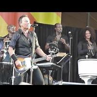 Bruce Springsteen joins ASL signers on stage at New Orleans Jazz Fest