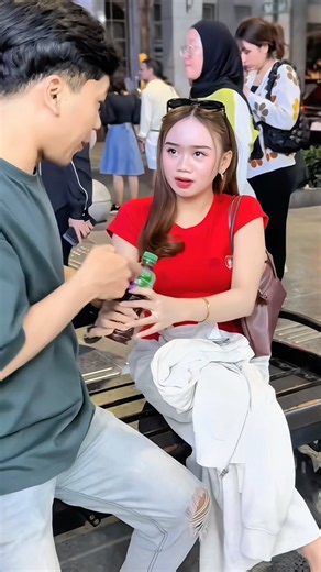 Prank rebutan minuman cewek #funny #funyvido #prank #comedy #comedyshorts