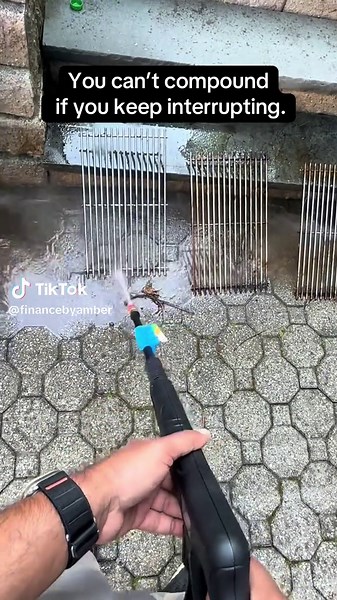 First rule of compounding #financebyamber #personalfinance #money #savingmoney #investingforbeginners #finance101 #investmentbanker #financeforbeginners