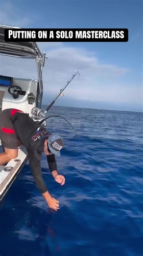 Nothing better than crushing it solo! #dailysaltwater #fishing #tunafishing #yellowfintuna #saltwaterfishing