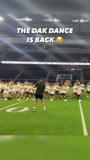 Dak Prescott had to teach the kids his iconic warm-up shuffle at his camp🕺