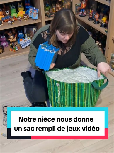 Sac rempli de jeux vidéo offert par notre nièce