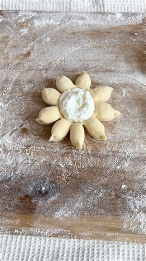 This bun shaping trick will surprise you 😍 #buns #asmr #cookingshorts #bakingchannel #bunsrecipe