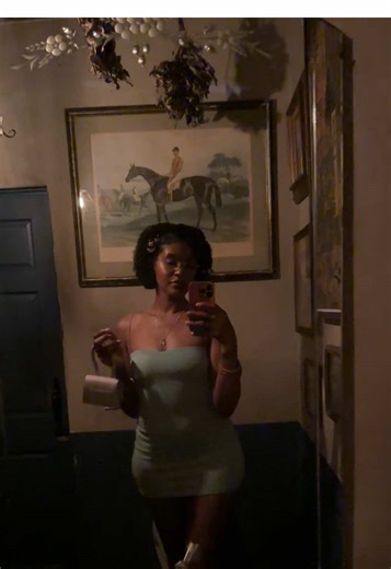 “C” I told ya’ll we made some amazing things like the Color IBM PC Monitor?? I have a colorful computer screen bc someone that looked like me helped to invent it💡 How did no one teach me this in school? Dropping gems from my book all month💎