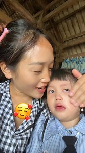 495K views · 10K reactions | Nhớ mẹ mà lại bị trêu 來Đến lúc bạn lớn lên bạn có muốn làm con trai không để ko phải rời xa bmẹ 殺 | Giàng Thị Lina | Facebook