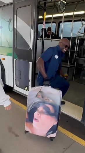 Ryan & Jen Hamilton (HAMMY TV) on Instagram: "Pranked my wife before the airport😂🙈✈️"