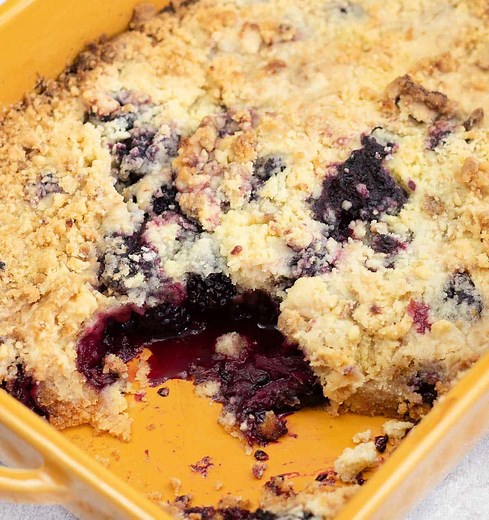Easy Blackberry Cobbler (With Cake Mix)