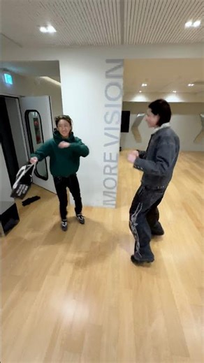 Getting off work… Boom shakalaka 🐕🐘#LNGSHOT #WOOJIN #LOUIS