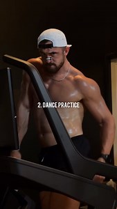 Motivation comes in many forms… 😂 As much as I’d love to say I use my treadmill (X24 Treadmill from @nordictrack) to practice my bad dance moves or run after candy that I don’t eat (maybe a steak would’ve been better for me), the reeeeeal uses for me include: 1. Sprint work 2. Incline walking (this treadmill goes up to 40% incline 🤯) — zone 2 cardio 3. Scenic walks (not bad when you get crazy views from your @ifit membership — sold separately) — zone 2 cardio The incline walking is going to co