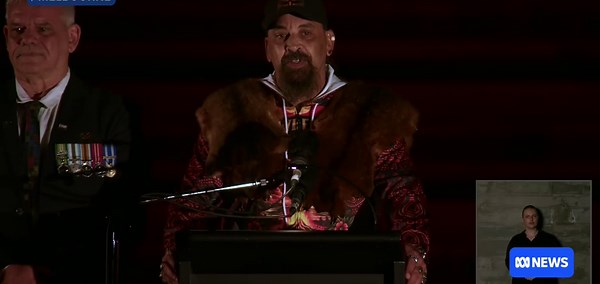 Booing during Welcome to Country at Melbourne, Sydney and Perth Anzac Day services draws condemnation