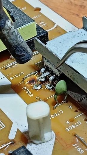 11K views · 37 reactions | Pcb damages #pcb #component #electronic #shortvideo | Toni Sulistyo | Facebook
