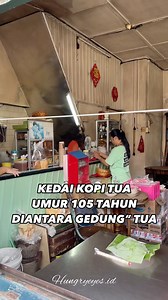 170K views · 382 reactions | Kedai kopi legend umur 105 tahun yg terkenal dengan kopi susu dan roti bakarnya.. Tempatnya aja masih otentik banget jadoelnya ✨ • Kopi susu nya enakk tapi ya harganya setara kopi di coffee shop terkenal  Coba tebak berapa harganya  • •  Kedai Kopi Apek, Jl. Hindu - Medan ⏰ 06.30 - 12.00 ✔️ Halal • #thehungryeyes #kopisusu #rotibakar #HEkopisusu #HEcoffee | Hungryeyes Medan Si Lapar Mata (Nathalie Wu) | Facebook