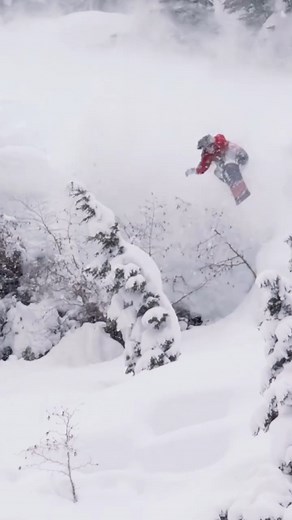 @Miles_Falcon riding the Union Reset Pro while filming for 'FLOAT' | Quiksilver | 🎥: @Kevinnolan___ | Travis Rice