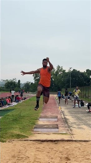 “Explosive take-off power unlocked 💥 Jumping over the box like a pro!”