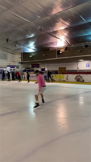 Solihull ❤️ #planetice #iceskating #xeolifestyle #freestyleiceskating #skate #bauer #exercise #cardio #fitness #spin #360 #gunsandroses #love