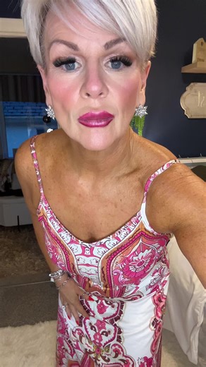 Stylish Maxi Dresses for Holiday Season