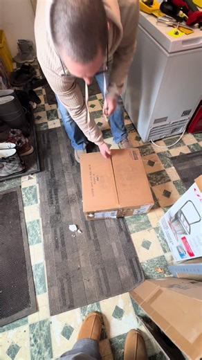 Unboxing the Heavy-Duty Transmission Jack
