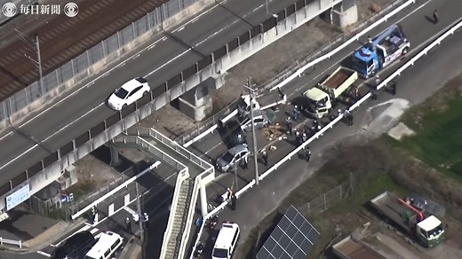 神戸でトラックなど7台絡む多重事故　運転手1人死亡、6人軽症