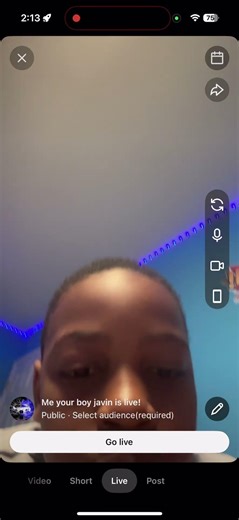 Dose anyone know how to share screen while going live