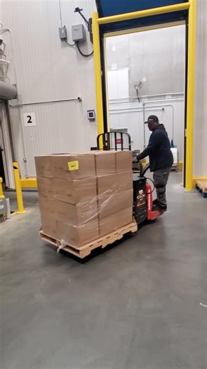 15 reactions | Sneak peek! Nutritious groceries for seniors on the way to Northern Virginia 參 We’re excited to expand access to the Commodity Supplemental Nutrition Program, which currently helps us serve older adults in DC and Maryland. Visit our website to learn more. | Capital Area Food Bank | Facebook