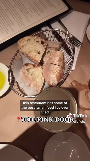 Best Italian Restaurant in Seattle 🍝 | Pink Door Must-Try Menu!