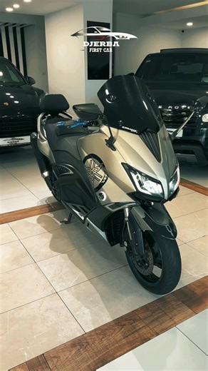 🔥 YAMAHA T-MAX IRON MAX 🔥 Un maxi-scooter d’exception au look agressif et aux performances redoutables. La T-Max Iron Max, c’est le mélange parfait entre sportivité, fiabilité et plaisir de conduite. 🏁🖤 📅 Année : 2016 ⏱ Kilométrage : 28.000 km 🏍 Version : T-Max IRON MAX – Série 22 ✨ Équipements & Préparations : ✅ Smart Key (démarrage sans clé) ✅ Frein à main ✅ Ligne Akrapovic – son sportif & performance ✅ Double Vario Malossi – reprises améliorées ✅ Kit Rizoma – finition haut de gamme ✅ Vi
