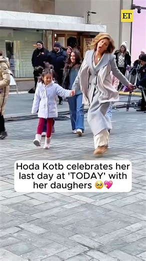 4.5M views · 54K reactions | It's the end of an era! 凉 Hoda Kotb is giving us all the feels as she celebrates her last day at 'Today' after 17 years.  | Entertainment Tonight | Facebook