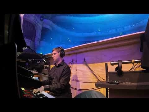 Pantomime Conductor Cam 2025 - Aladdin