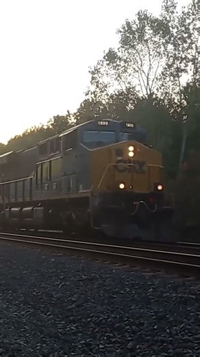 CSXT 1899 leads a manifest #railwaycontent #railway #railtrack