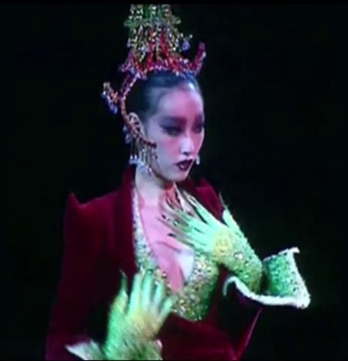 Thierry Mugler Fall 1997 Couture #thierrymugler #mugler #90s #models #supermodels #hautecouture #couture #fashion #fashiontok #fyp #viral