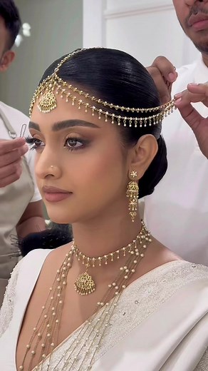 Modern Kandyan Bridal Ensemble with Traditional Elegance