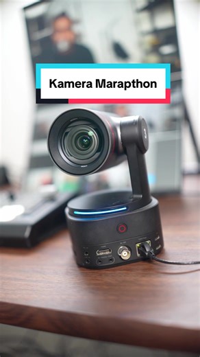 🔥 SALUT buat tim Marapthon yang udah pakai OBSBOT Tail 2 buat produksi mereka! 🎥🚀 Serius… ini bukan kamera biasa. PTZ AI tracking kualitas gambar gahar 🤯✨ Tapi ada satu hal yang bikin aku senyum dikit 😆👇 Mereka narik 3 kabel: 🔌 Listrik 🎥 SDI 🌐 LAN buat kontrol Padahal… Dengan 1 kabel LAN aja kamu bisa: ⚡ PoE (Power over Ethernet) – langsung nyala tanpa adaptor 📡 NDI – video langsung kirim lewat jaringan 🎮 Kontrol kamera juga lewat network Artinya? 🔥 Setup lebih clean 🔥 Lebih cepat i