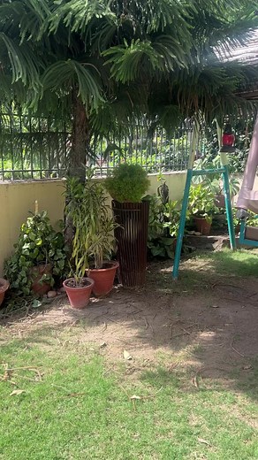 Garden Table Transformation #diycrafts #diyprojects #diyideas #diyartist #makeovermagic #gardenmakeover #gardenideas #gardendecor #furnitureflip #furnituremakeover #designdecortravel | Design. Decor.Travel