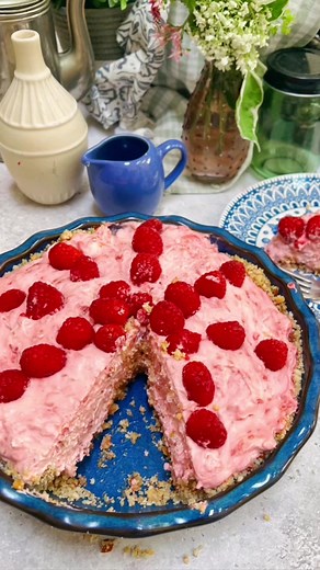 Delicious Fresh Raspberry Cream Pie Recipe