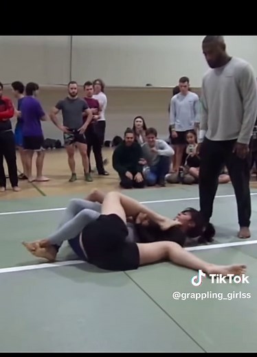 Mixed wrestling boys vs woman #mixedwrestling #grapplinggirls #womanbeatsman #mmagirls #grappling #lutte