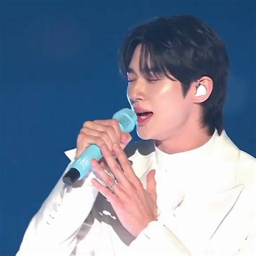 Everyone suddenly say BWS did nothing for LR..Did everyone forget when the drama released every kdrama fans going crazy over Sunjae? Like his name literally everywhere and people were so obsessed with Sunjaeya.. Eclipse? Sonagi? and suddenly he did nothing