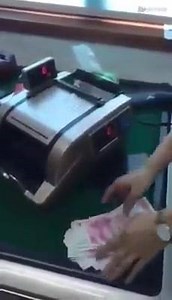 722K views · 1.1K reactions | It is a currency counting machine, made in China, hides the notes while counting. It just arrived in India. Hotels, shops and Jewelry shops are there to cheat you while you are buying ...be careful...... | BANKING UPDATES | Facebook