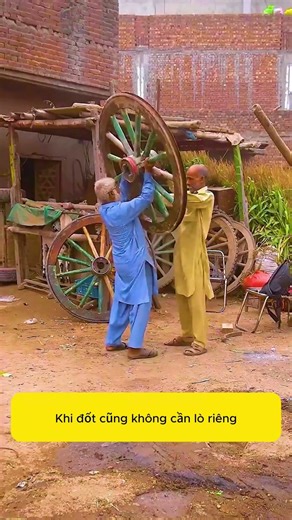 không ngờ bánh xe ngựa lại làm kiểu này luôn