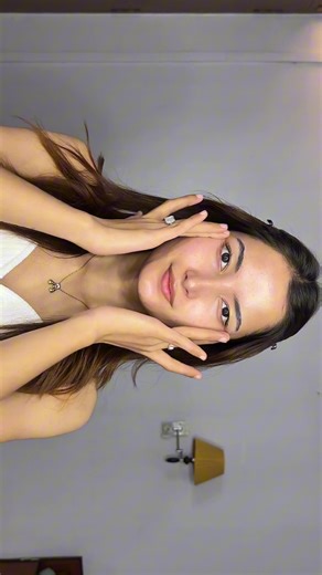 Clean Girl Makeup Tutorial for a Glowy Look