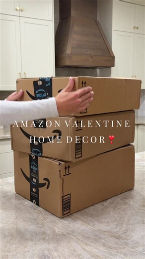 Amazon Valentine’s Day home decor haul & unboxing 💕 #amazonhomedecor #valentineshomedecor #valentinesdayfinds #amazonbestsellers2026 #springhomedecor