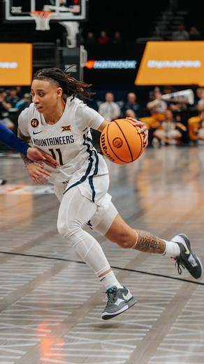 JJ Quinerly doing JJ Quinerly things with the tough take inside 💪 #Big12WBB | @phillips66gas | Big 12 Conference
