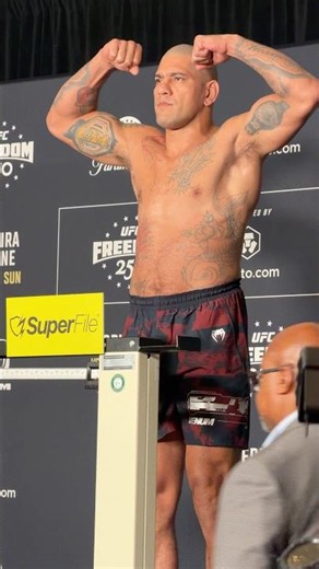 😳🗿 Alex Pereira looks MASSIVE and OFFICIALLY makes weight for his UFC heavyweight debut