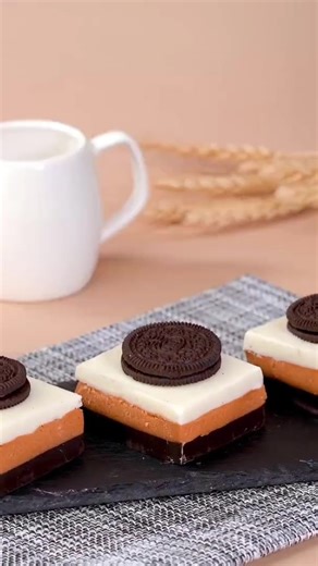 Anyone interested in the recipe for this cake?#tiktok #xuhuong #fyp #easyplus #cake #cakedecorating #delicious #chocolate #minicake #recipe #trending #viral